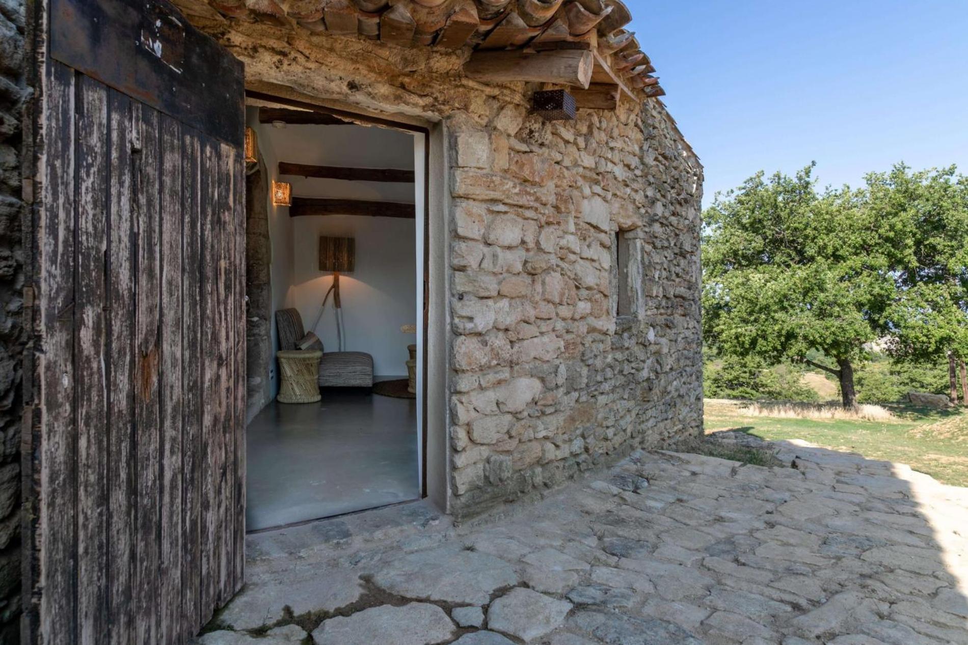 Le Domaine Du Castellas Sivergues Exterior photo